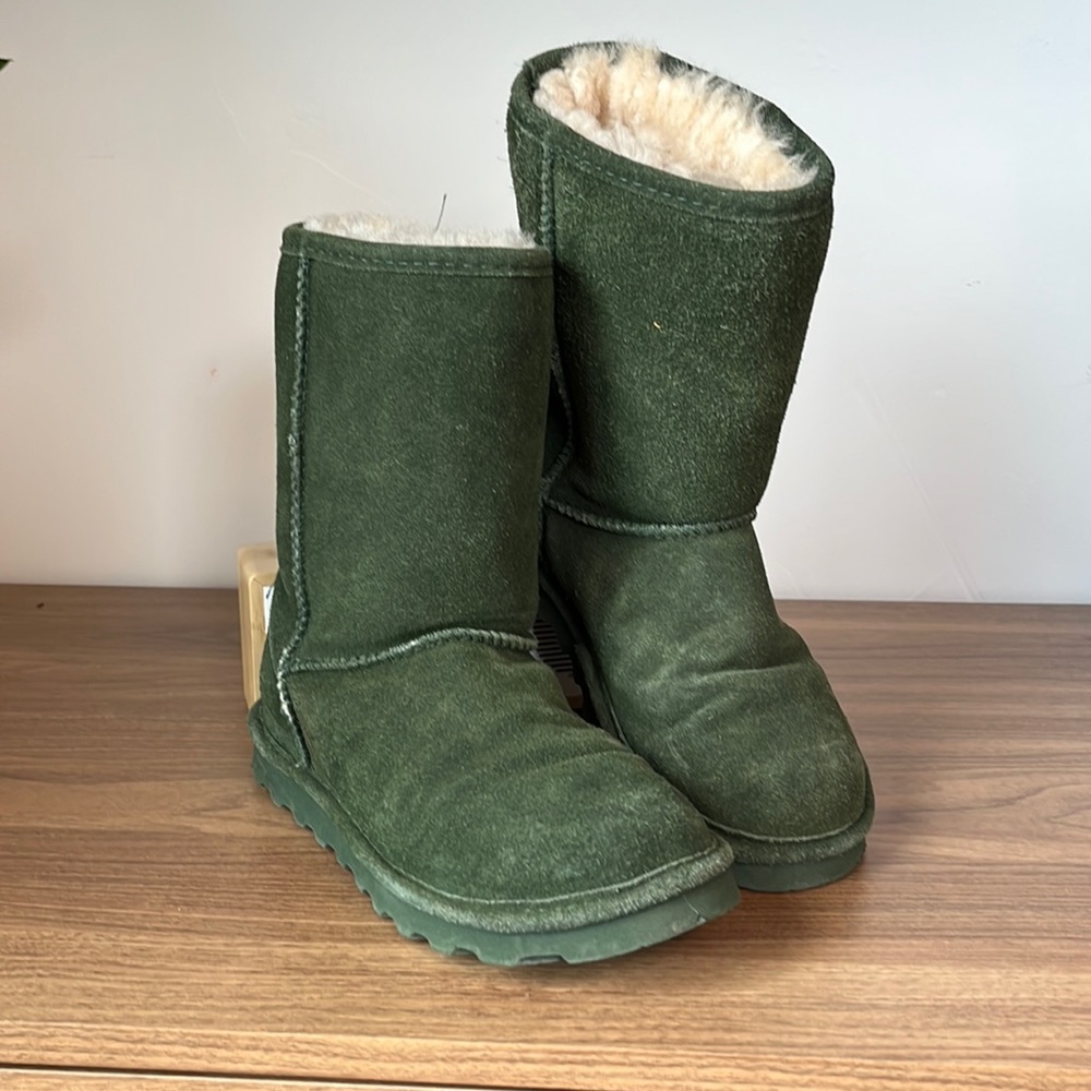 Dark green bearpaw fuzzy boots